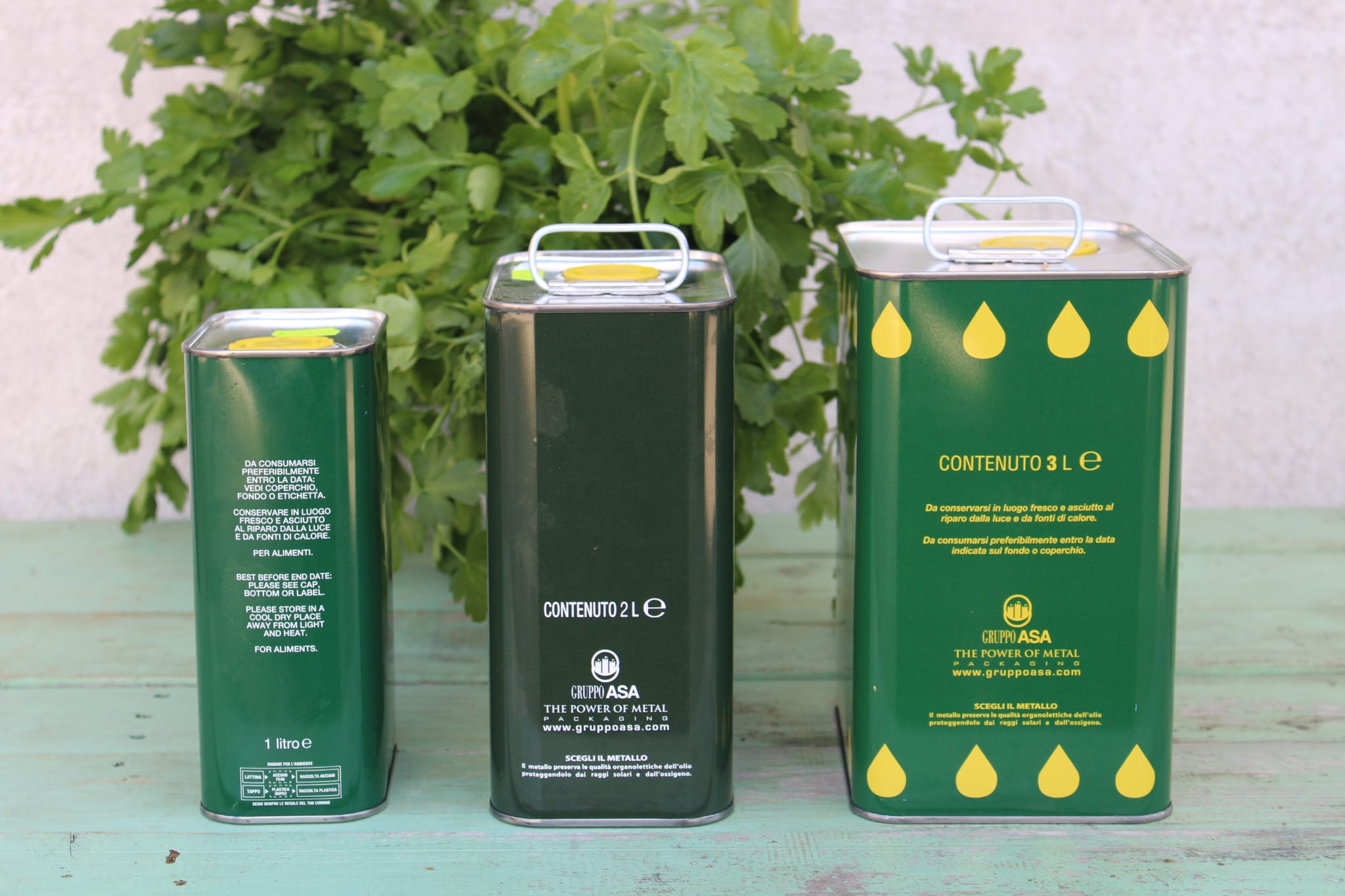 Olio extravergine d'oliva in latta